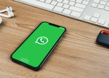 iPhone Users Can Now Make WhatsApp Their Default App