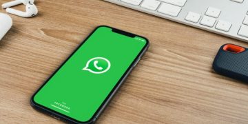 iPhone Users Can Now Make WhatsApp Their Default App
