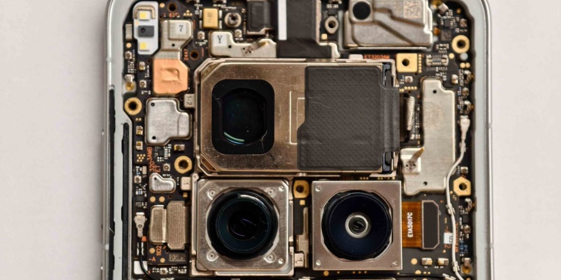 vivo X200 Ultra Camera Revealed: 200MP Periscope, Sony Sensors