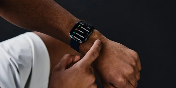 Amazfit Bip 6 Launched with AMOLED Display, Bluetooth Calling & 14-Day Battery