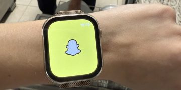 Snapchat’s New Apple Watch App Lets You Snap Back on the Go!