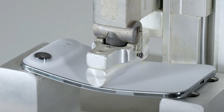 iPhone 17 Pro and iPhone Air durability tested in bend and drop
