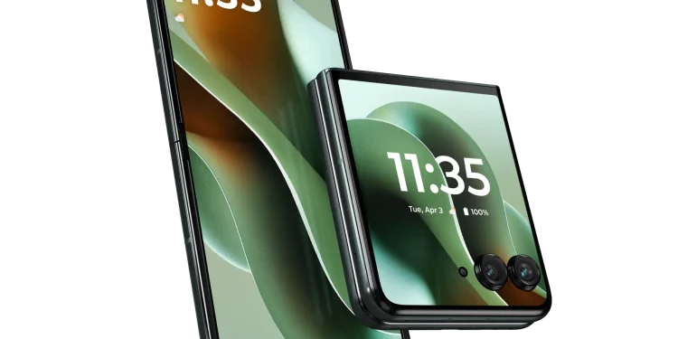 Motorola Razr Ultra Review: Best Flip Phone Yet