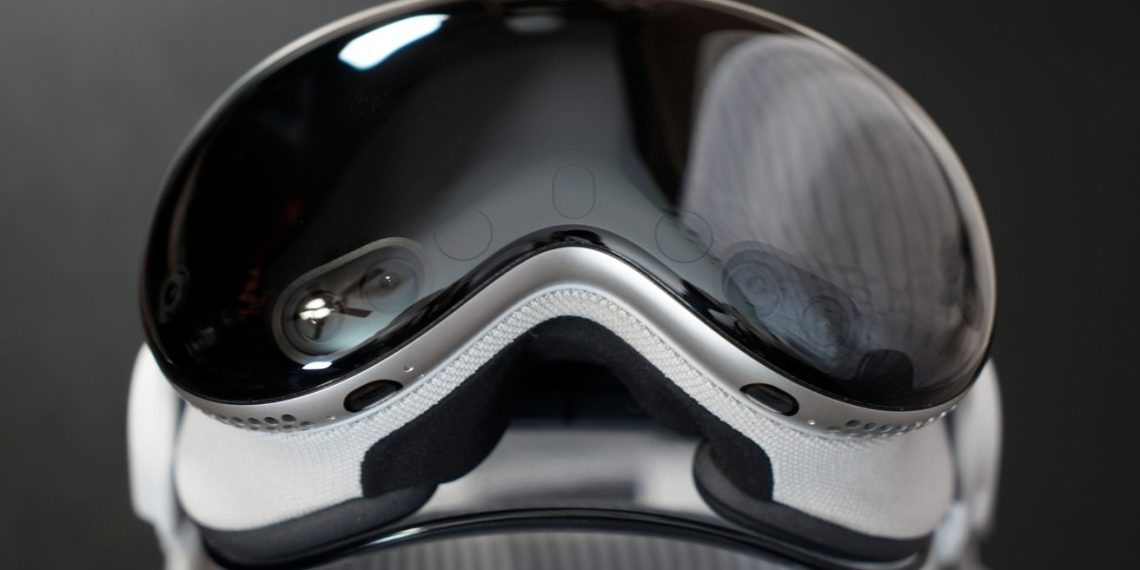 Apple Smart Glasses: Shifting Focus from Vision Pro